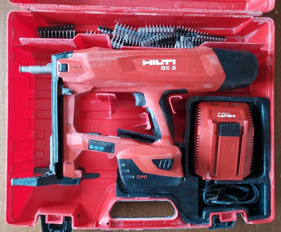 Cloueur HILTI BX3 avec chargeur